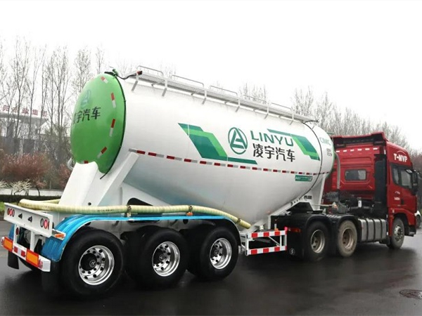 選粉罐車(chē)認(rèn)準(zhǔn)“小白罐”，理由超簡(jiǎn)單