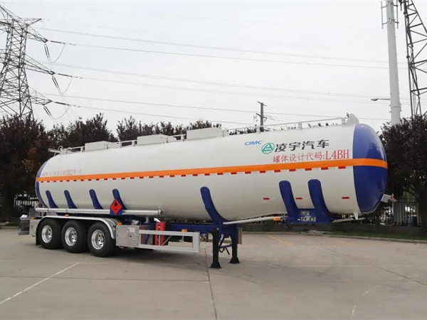中集凌宇新款鋁合金易燃液體運(yùn)輸車(chē)來(lái)了！
